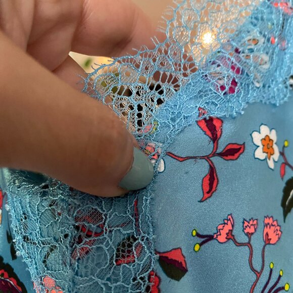 Victoria's Secret Satin Lace Camisole Tank Top Size M - Picture 6 of 8